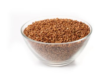 Beyaz seramik kasede beyaz karabuğday. Dökülmüş karabuğday.