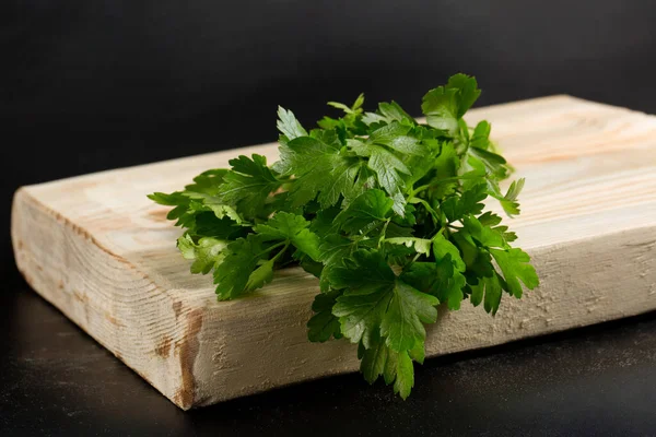 Fresh Parsley Leaves Lying Wooden Board — Stock Photo, Image