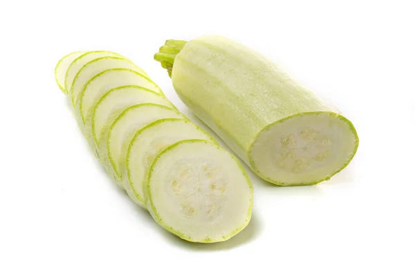 Färsk Vit Zucchini Med Skivade Bitar Vit Bakgrund — Stockfoto