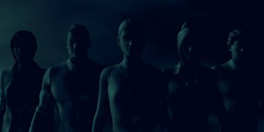 Gölgelerde İnsanların Durduğu Gölge Ekonomisi