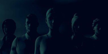 Gölgelerde Karanlık Gölgeler İşiyle Duran İnsanlar