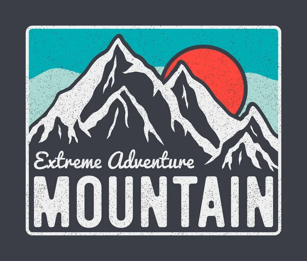 Mountain Typography Graphics Shirt Design Mountains Sun Slogan Vintage Tee — Stock Vector