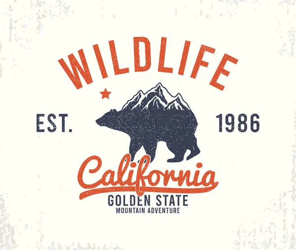 California Typography Graphics Mountains Bear Shirt Design Wildlife Slogan Apparel — Stock Vector