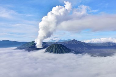 Bromo yanardağ gündoğumu