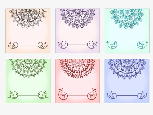 Conjunto de tarjetas en blanco de colores con mandalas de medio encaje . — Vector de stock