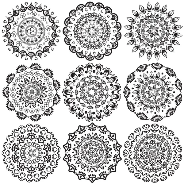 Un conjunto de hermosos mandalas y círculos de encaje — Archivo Imágenes Vectoriales