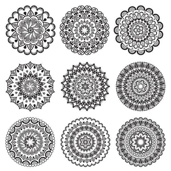 Een reeks van prachtige mandala's en lace cirkels — Stockvector