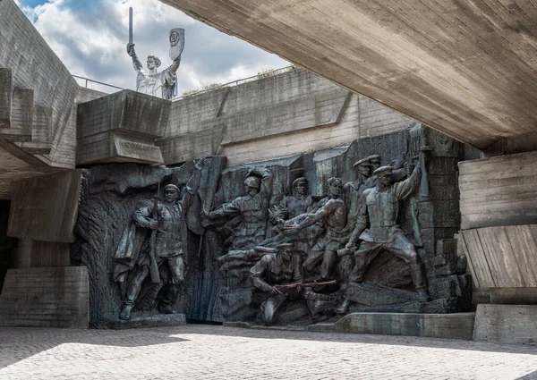 Ukrayna Ulusal Müzesi 'ndeki heykel galerisi İkinci Dünya Savaşı Anıt Kompleksi Kiev, Ukrayna