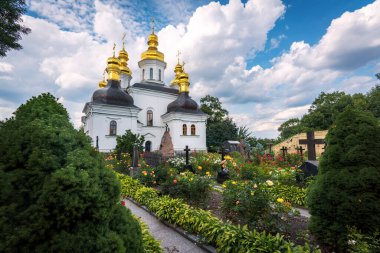 Pechersk Lavra Manastırı 'ndaki Bakire Doğumu Kilisesi Kiev, Ukrayna