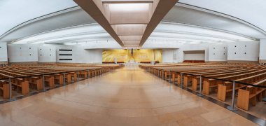 Fatima, Portekiz - 12 Şubat 2020: Fatima Sığınağı 'ndaki En Kutsal Üçlemeci Bazilikasının Panoramik Görüşü - Fatima, Portekiz