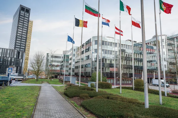 Vlajky Před Sekretariátem Evropského Parlamentu Konrad Adenauer Building Kirchbergu Lucemburk — Stock fotografie