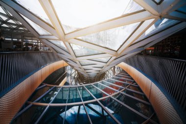 Frankfurt, Almanya - 23 Ocak 2020: MyZeil alışveriş merkezi modern mimarisi - Frankfurt, Almanya