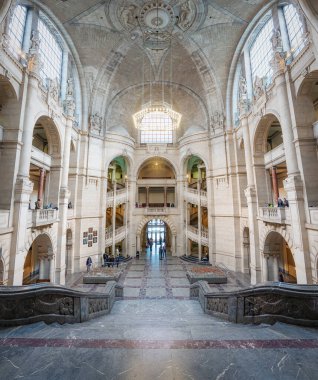 Hanover, Almanya - 12 Ocak 2020: Hanover Yeni Belediye Binası İçişleri - Hanover, Almanya