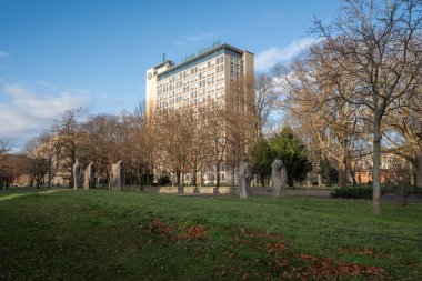 Hanover, Almanya - 13 Ocak 2020: Leibniz Üniversitesi - Conti-Campus Binası - Hanover, Almanya