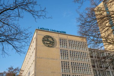 Hanover, Almanya - 13 Ocak 2020: Leibniz Üniversitesi - Conti-Campus Binası - Hanover, Almanya