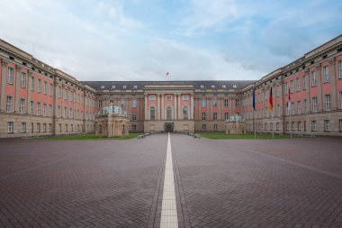 Potsdam Şehir Sarayı - Brandenburg Landtag 'ı - Brandenburg Federal Devleti parlamentosunun merkezi - Potsdam, Almanya