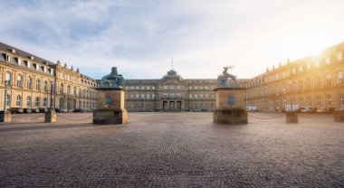 Gün batımında Stuttgart New Palace (Neues Schloss) - Stuttgart, Almanya