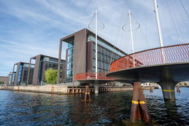 Kopenhag, Danimarka - 24 Haziran 2019: Circle Bridge - Olafur Eliasson tarafından tasarlanan Christianshavn 'daki yaya köprüsü, 2015 - Kopenhag, Danimarka
