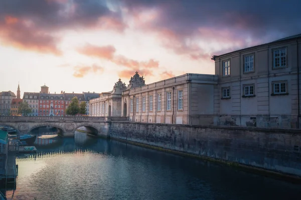 Frederikholms Canal Marble Bridge Christiansborg Palace Entrada Atardecer Copenhague Dinamarca — Foto de Stock