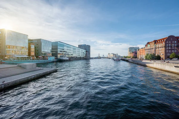 Malmo Inner Harbor Con Malmo University Library Building Orkanen Malmo — Foto Stock