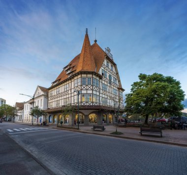 Blumenau, Brezilya - 14 Kasım 2020: Havan Store at XV de Novembro Street, eski Moelmann Castle - Blumenau, Santa Catarina, Brezilya