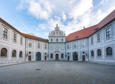 Münih, Almanya - Kasım 02, 2019: Brunnenhof Münih Konutu - Münih, Bavyera, Almanya