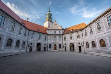 Münih, Almanya - Kasım 02, 2019: Brunnenhof Münih Konutu - Münih, Bavyera, Almanya