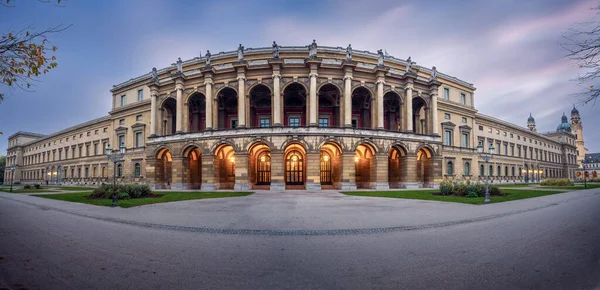 Münih 'teki Banqueting Hall Wing Facade (Festsaalbau) panoramik manzarası - Münih, Bavyera, Almanya
