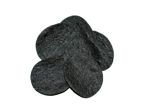 Croustilles Pommes Terre Isolées Couleur Noire Avec Des Épices Sur — Photo