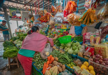 30 Ocak 2020 Koh Samui, Tayland. gıda pazarı