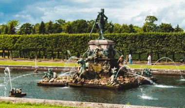 Peterhof, battı-Petersburg