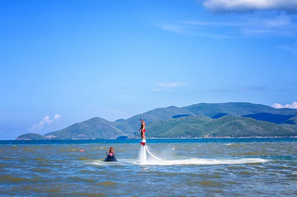 ウォーター スポーツ、極端なスポーツ、flyboard、水のスポーツ — ストック写真