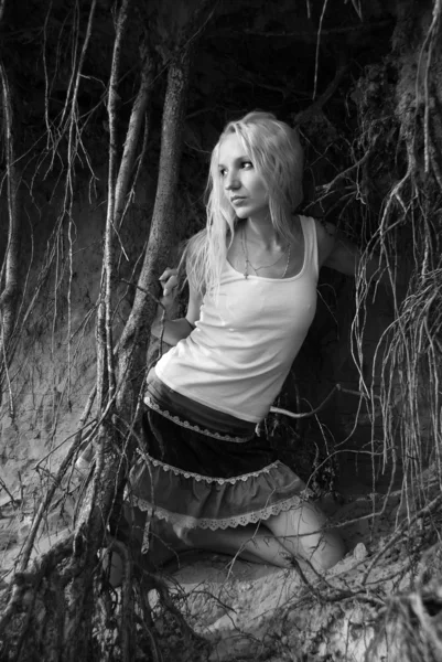 Girl and tree roots — Stock Photo, Image