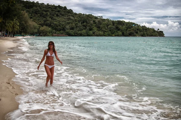 Chica en el mar — Foto de Stock