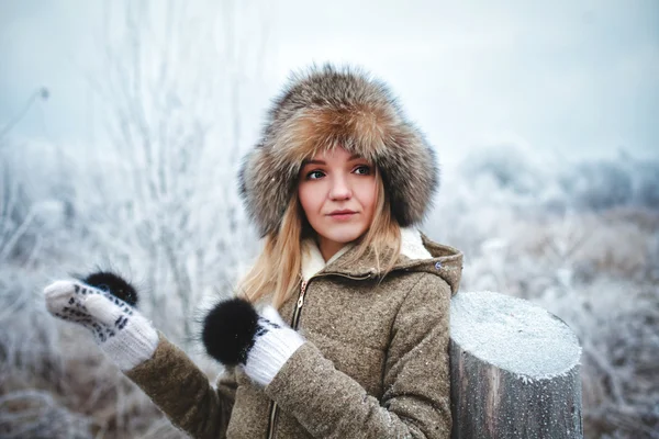 Menina no inverno — Fotografia de Stock