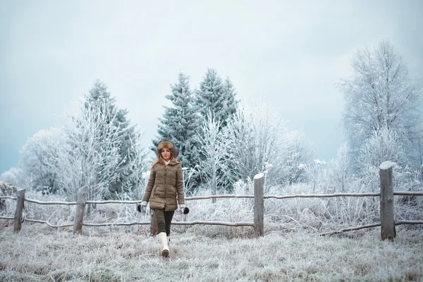 Fille en hiver — Photo