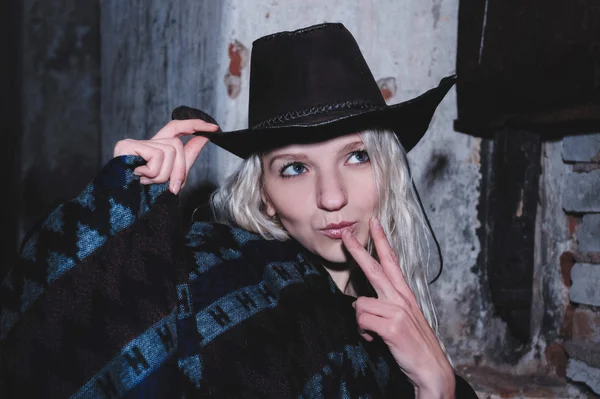 Chica en el sombrero — Foto de Stock