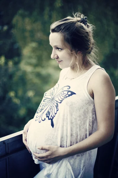 Portrait of a pregnant woman — Stock Photo, Image