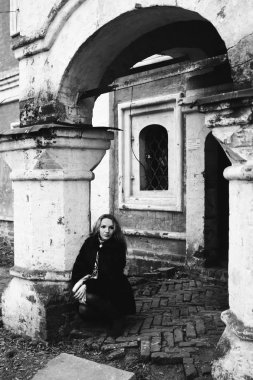 Sonbahar kız eski binasında