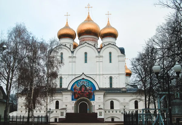 Mariä-Himmelfahrt-Kathedrale in Jaroslawl — Stockfoto
