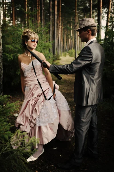 Portrait of two thugs with guns — Stock Photo, Image