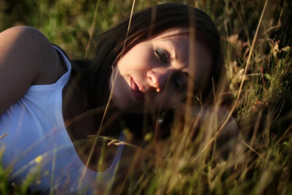 Girl on the nature — Stock Photo, Image