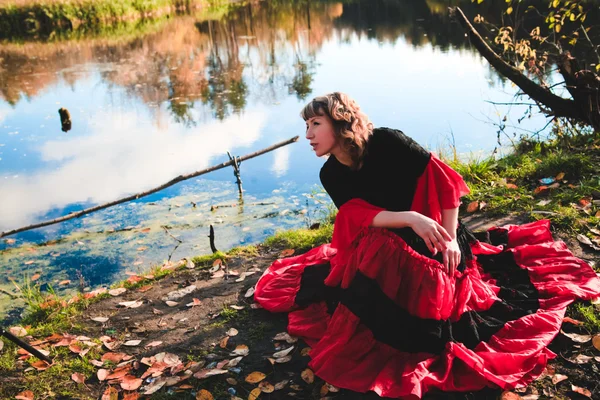 Dancing girl on the nature — Stock Photo, Image