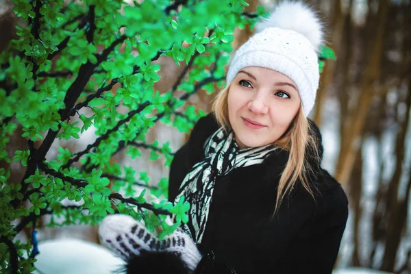 Meisje in de winter — Stockfoto