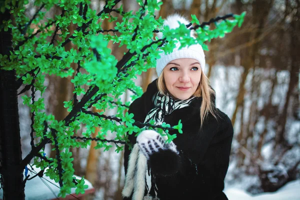 Meisje in de winter — Stockfoto