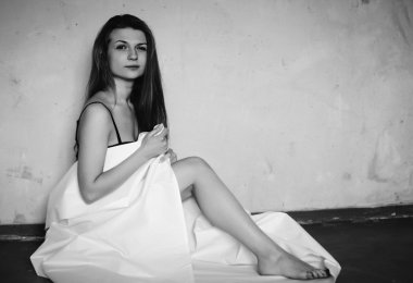 Kız sabah uykudan sonra