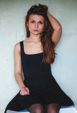 Güzel bir genç kızın portresi.