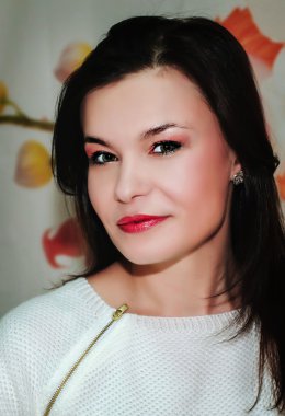 Güzel bir genç kızın portresi.