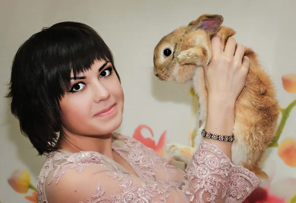 소녀와 난쟁이 토끼 — 스톡 사진