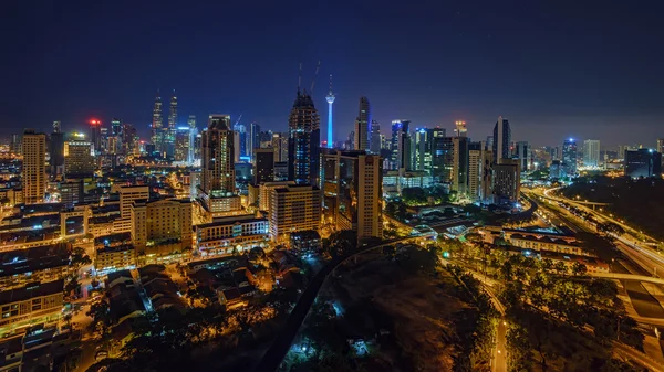 Beautiful view of capital city of Malaysia, Kuala Lumpur skyline at night. — Stock Photo, Image